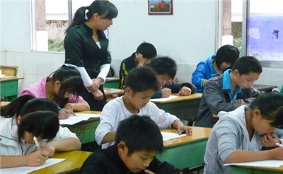 湖南省贫困地区小学师资队伍的缺陷与初等教育专业的技能培养